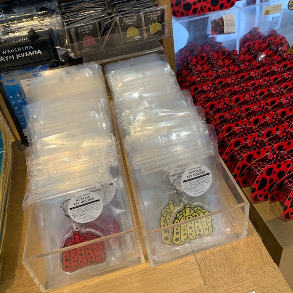 NWT YAYOI KUSAMA pumpkin key holder 2019 - Picture 3 of 3